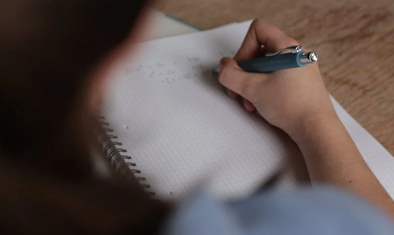 Сълзи между редовете: Дневникът на дъщеря ми и разбитото ми сърце