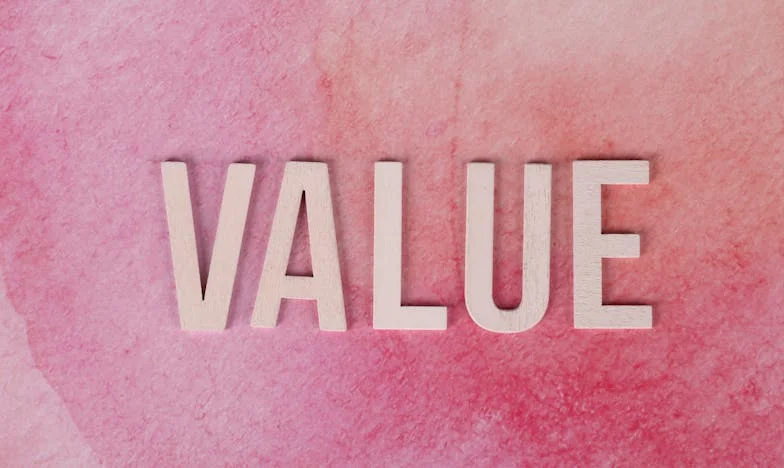 Самотна на фирменото парти: Защо не дойде мъжът ти, Мария? И ти, Петре, защо не настояваш да отидеш? – Оплакването на свекървата