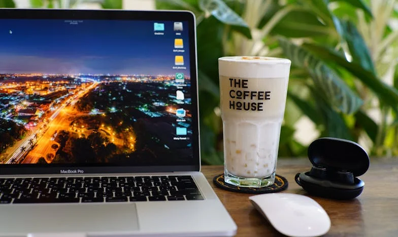 Сянката на миналото му: Битка за нашето семейство