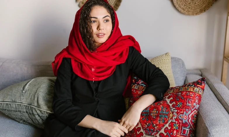 Звънецът на вратата и плачещата ми свекърва: Истината за любовницата, която ни ограби