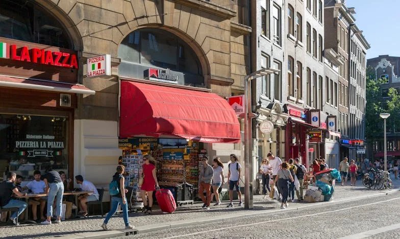 Когато нашите майки станаха приятелки: Началото на края на кафе в София