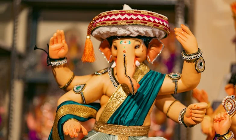 Счупеният кръг: Една приятелка, едно раждане, една истина