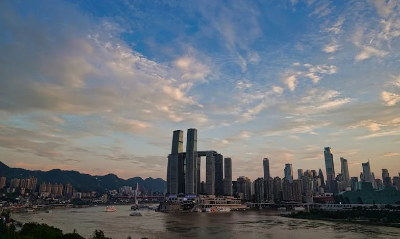 Когато дядо се нанесе при нас: Любов, конфликти и тайни в малкия ни апартамент