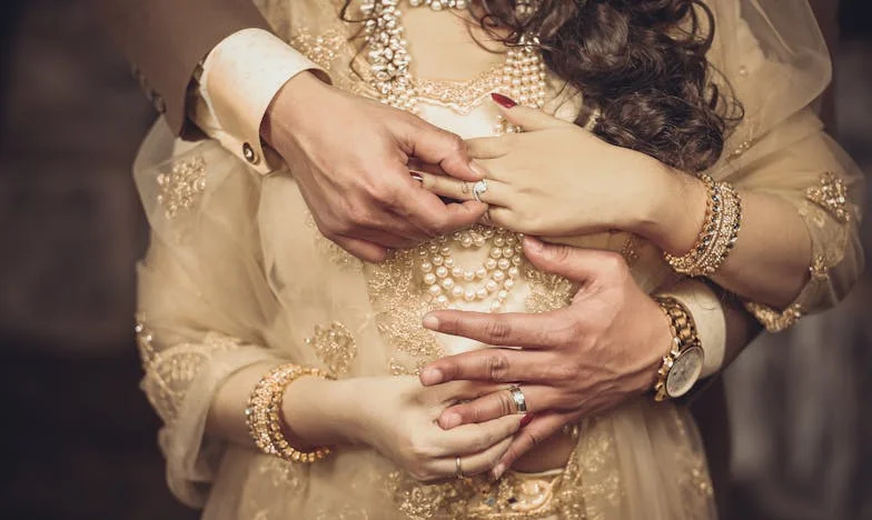 Майка му или аз: Историята на една разбита надежда