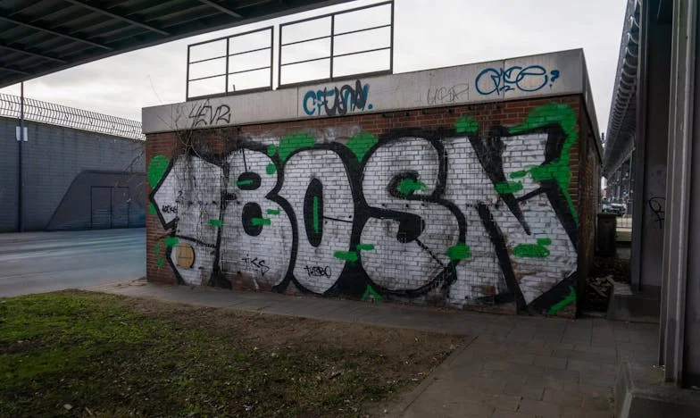 Мълчанието на майката: Между гордостта и любовта