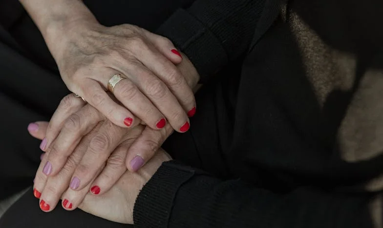 Между два свята: Дъщеря, майка и доведен баща в забравеното село