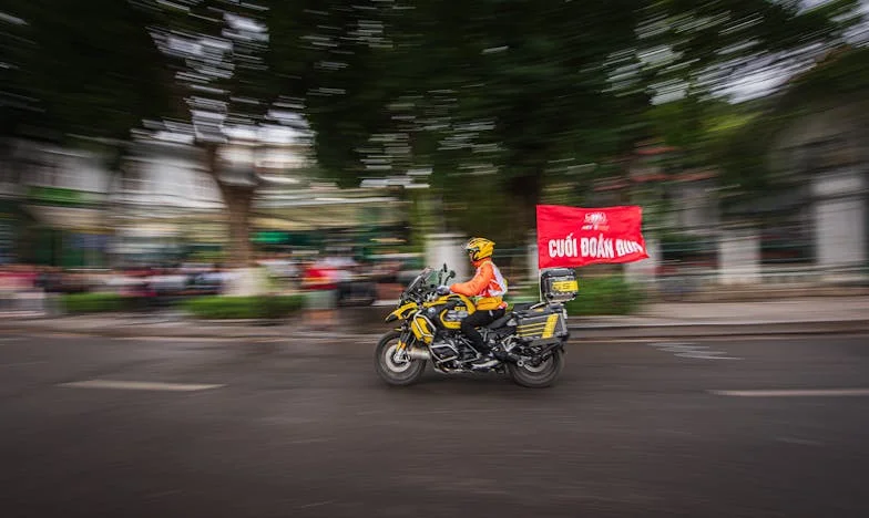 Между две стени: Историята на една българска баба, която не може да види внука си