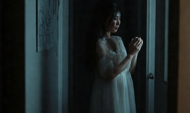 Счупени огледала: Дванадесет години лъжи