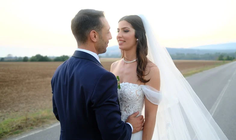 Когато станахме трима: Съжителство с тъщата и нейния обожател