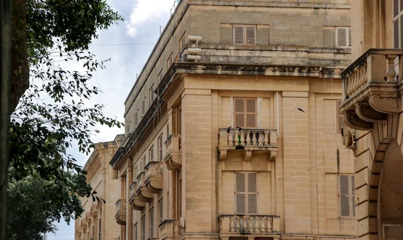 Непоканена на сватбата, но очаквана да дам дом: Двойният морал на моето семейство