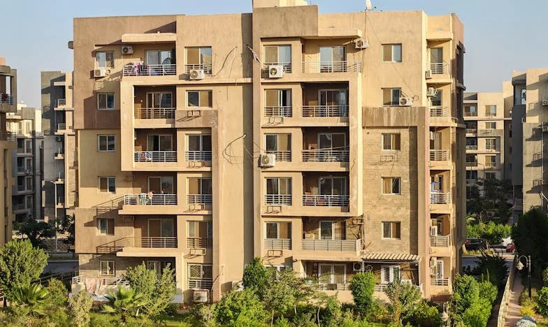 Жената, която никой не забелязваше: Моят живот в сянката на чуждите очи