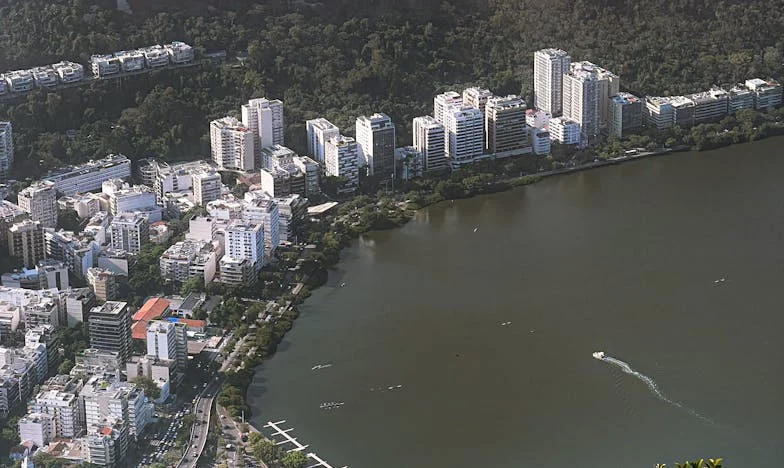 Тишината, която ни разкъсва: Историята на едно българско семейство под сянката на спестяването