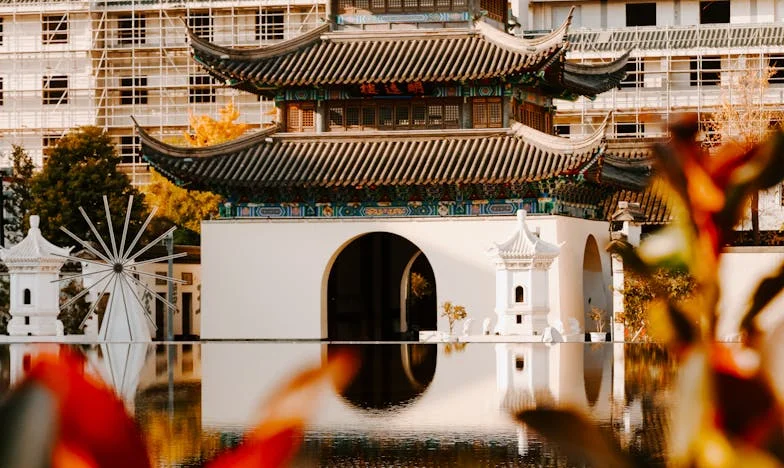 Когато чуждите деца стават твоя грижа: Историята на една българска леля