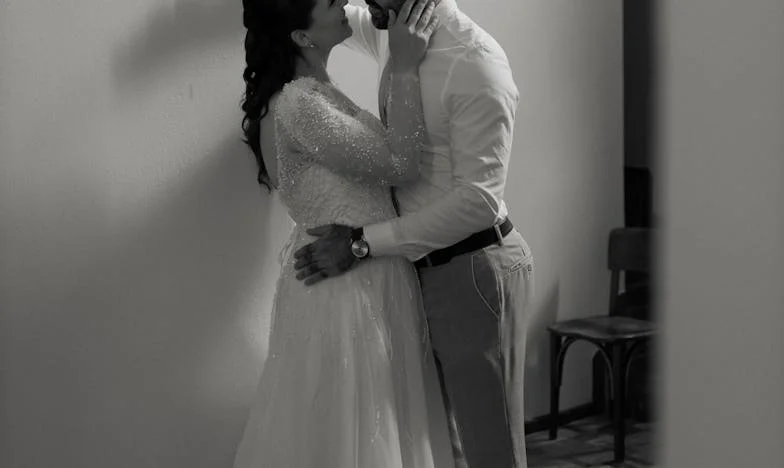 Между две врати: Когато домът се превърне в бойно поле