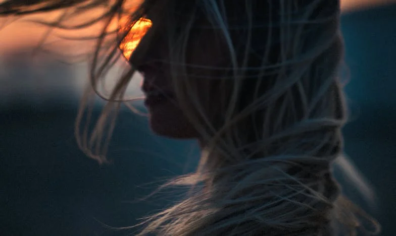 Обратен Живот: Тежестта на Мълчанието