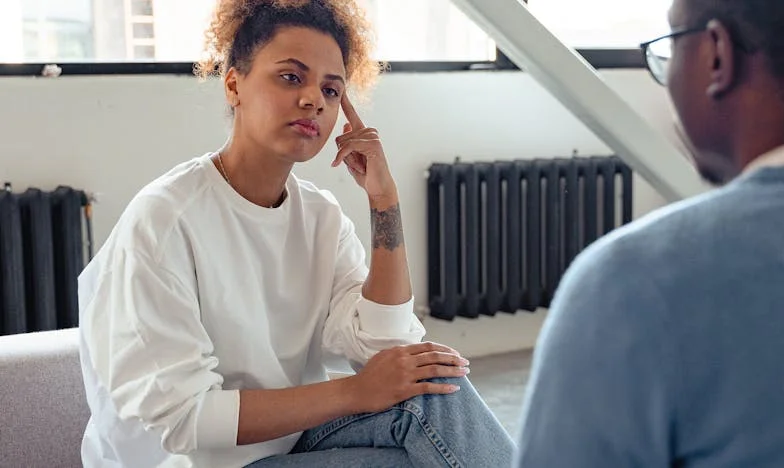 Зад затворената врата: Моят живот в сянката на портфейла на съпруга ми