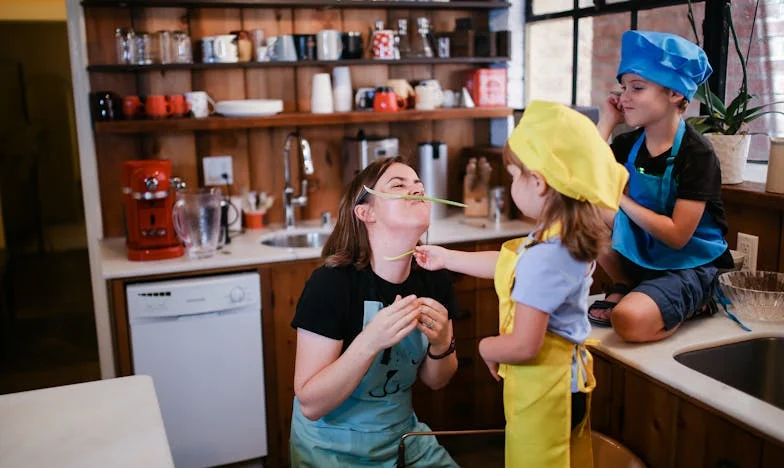 Когато свекървата реши да управлява в моята кухня: Историята на една българска снаха