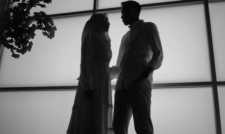 Между тишината и истината: Моята история на порастване без баща в България