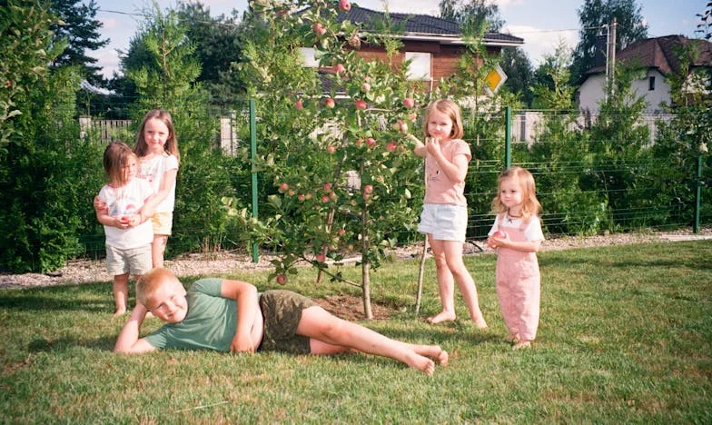 Никога не съм вярвала, че ще трябва да се преструвам на мъртва, за да оцелея – Моята история за домашното насилие в едно българско семейство