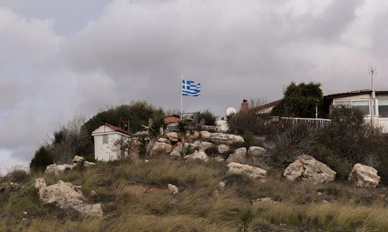 Два пътя към истината: Историята на изгубените близнаци и една жена