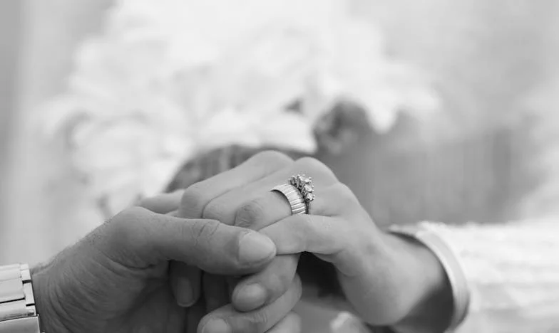 „Момчета, тръгвам си. Децата са при майка ти. Моля те, прости ми и опитай се да ме разбереш!“