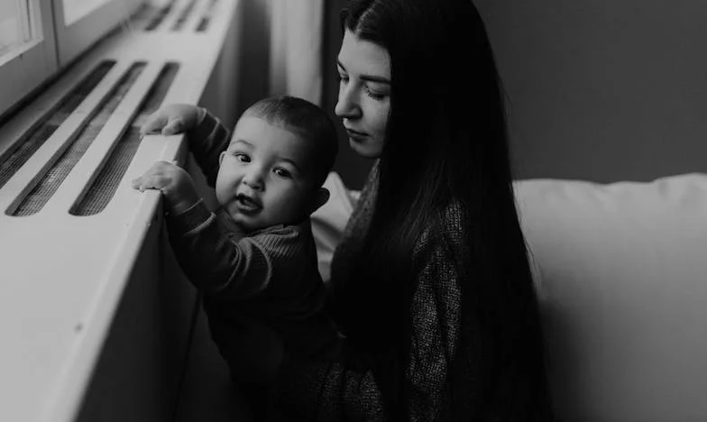 Разбити очаквания: Когато родителството те разкъсва отвътре