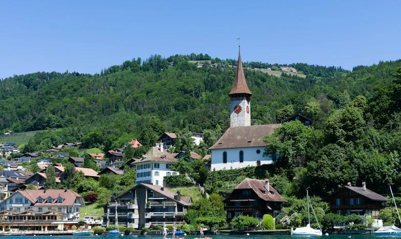 Okovi savršenstva: Majčina dilema između tradicije i sreće svoje kćeri