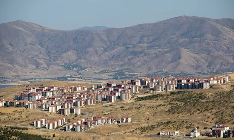 Između Dva Ognja: Kad Srce Mora Birati