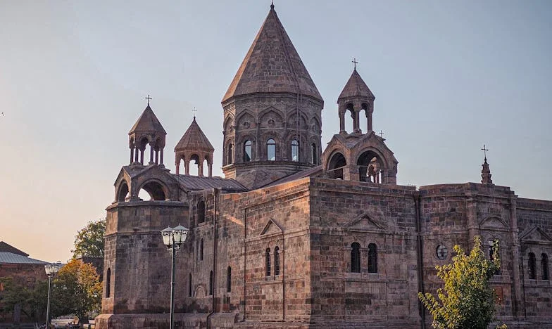 Mir u stanu od 48 kvadrata: Kako sam naučila disati među zidovima i ljudima