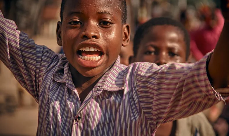 Slijepa djevojka i prosjak: Priča o Emini hrabrosti