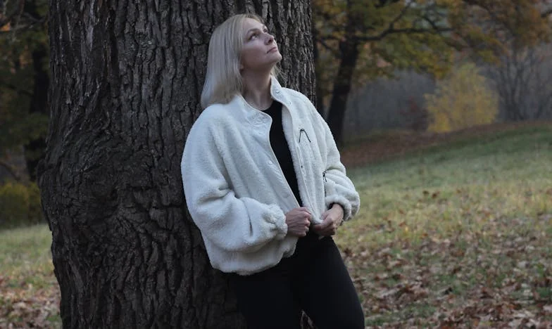 Majčina Sjena: Između Duga i Slobode