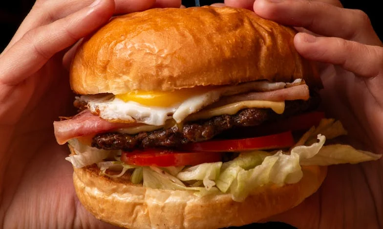 „Mislila sam da pomažem kćeri, ali postala sam samo njezina dadilja, kuharica i bankomat” – Ispovijest jedne umirovljene majke