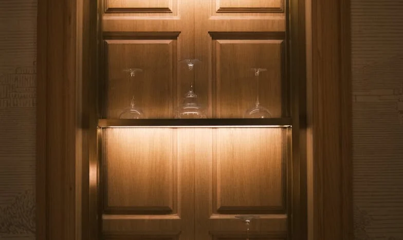 Između Dviju Kuća: Suze i Krivnja Jedne Kćeri