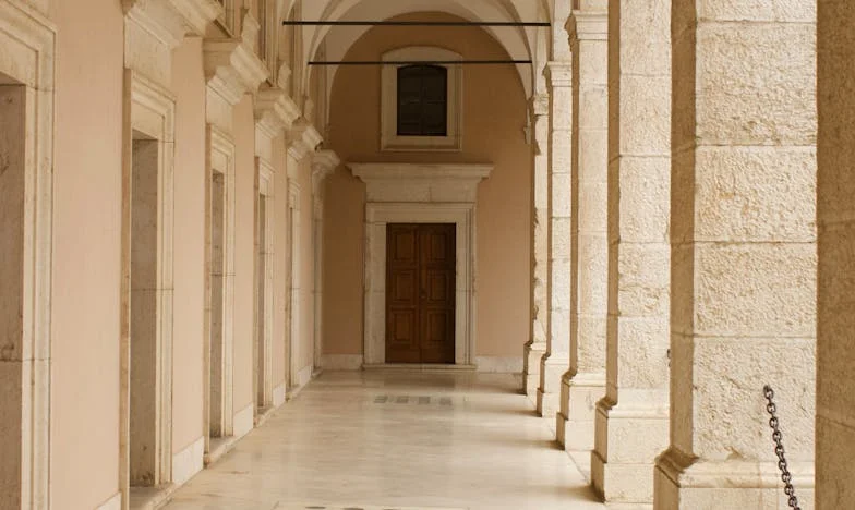 Između Majčinih Suza i Svojih Snova: Moj Put Prema Slobodi