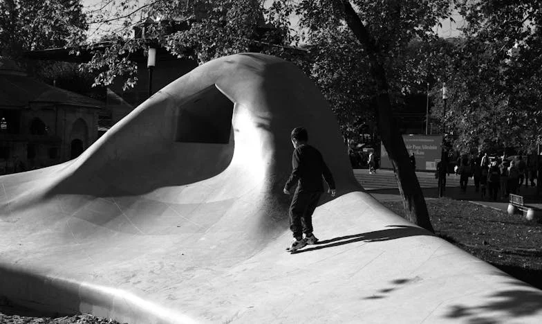 Ruke koje stežu – nije ljubav: Anin put između straha i slobode