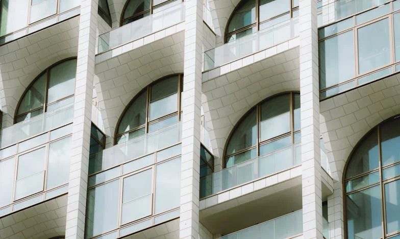 U sjeni svekrve – Priča jedne Sarajke