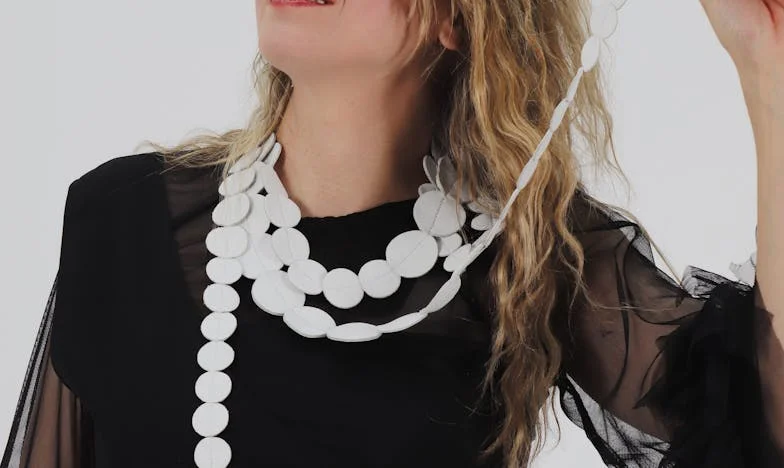 Cvijeće koje miriše na izdaju: Priča jedne žene iz Sarajeva