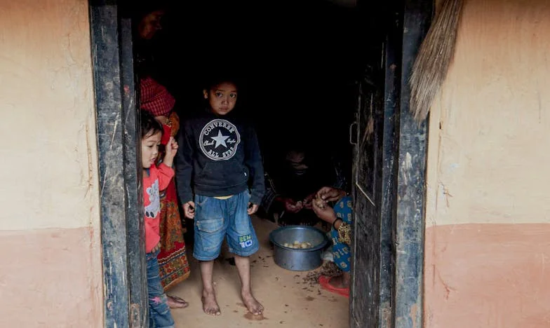 Ispod Istog Krova: Priča o Sramu, Borbi i Pobjedama Jedne Bosansko-Hrvatske Majke