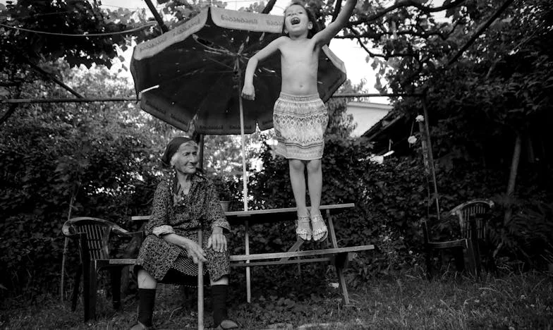 Kad ljubav prema unucima postane teret: Ispovijest jedne bake