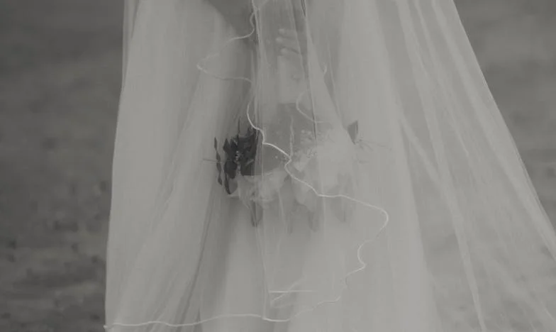 Kad me majka budi u zoru – Priča o ljubavi, kontroli i izborima