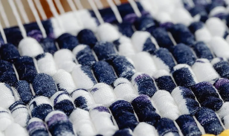 „Mislila sam da pomažem svojoj kćeri, a sada sam samo dadilja, kuharica i bankomat” – Ispovijest jedne umirovljene majke