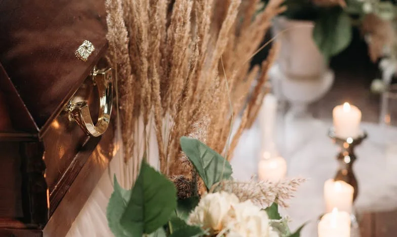 Izdaja, sprovod i USB: Kako sam otkrila istinu o mužu na najcrnjem danu svog života