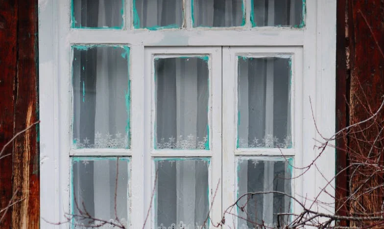 „Ne ulazi u moj auto dok si trudna!” – priča o praznovjerju, obiteljskim sukobima i usamljenosti u Hrvatskoj