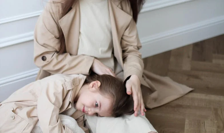 Od osamnaeste plaćam ocu stanarinu. Sad očekuje da ga uzdržavam.