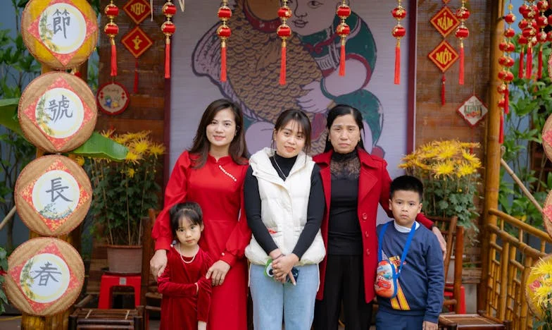 Okovana ljubavlju: Moja borba za slobodu u porodici koja nije bila moja