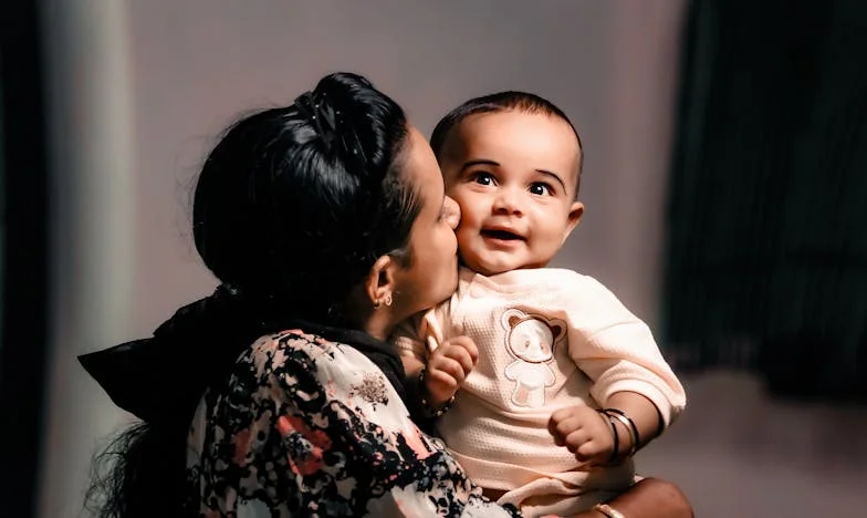 Prva plaća koju sam poklonio majci – i tajna koju sam otkrio nakon 62 godine