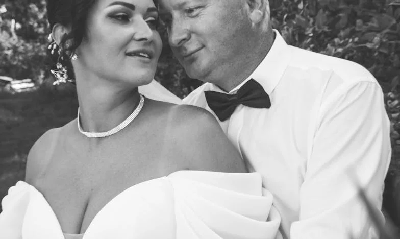 Smijali su se mom ružu za usne – dok nisu vidjeli moju značku: 'ELITNI STRIJELAC'