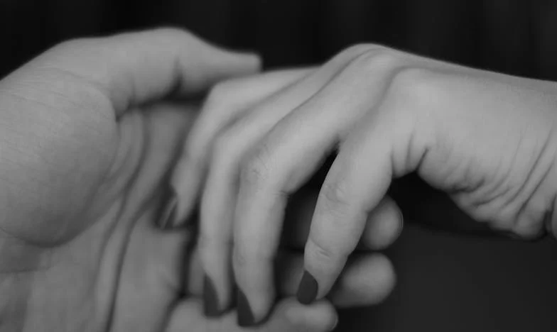 Tišina u meni: Kako sam preživjela rak i izdaju porodice