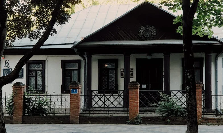 Razbijeni tanjuri, izliječena srca: Kako sam pronašla mir kroz vjeru usred obiteljske oluje