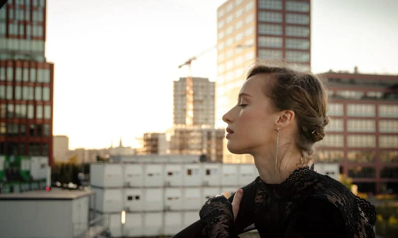 Stín minulosti: Příběh Marty, Kryštofa a Olivie